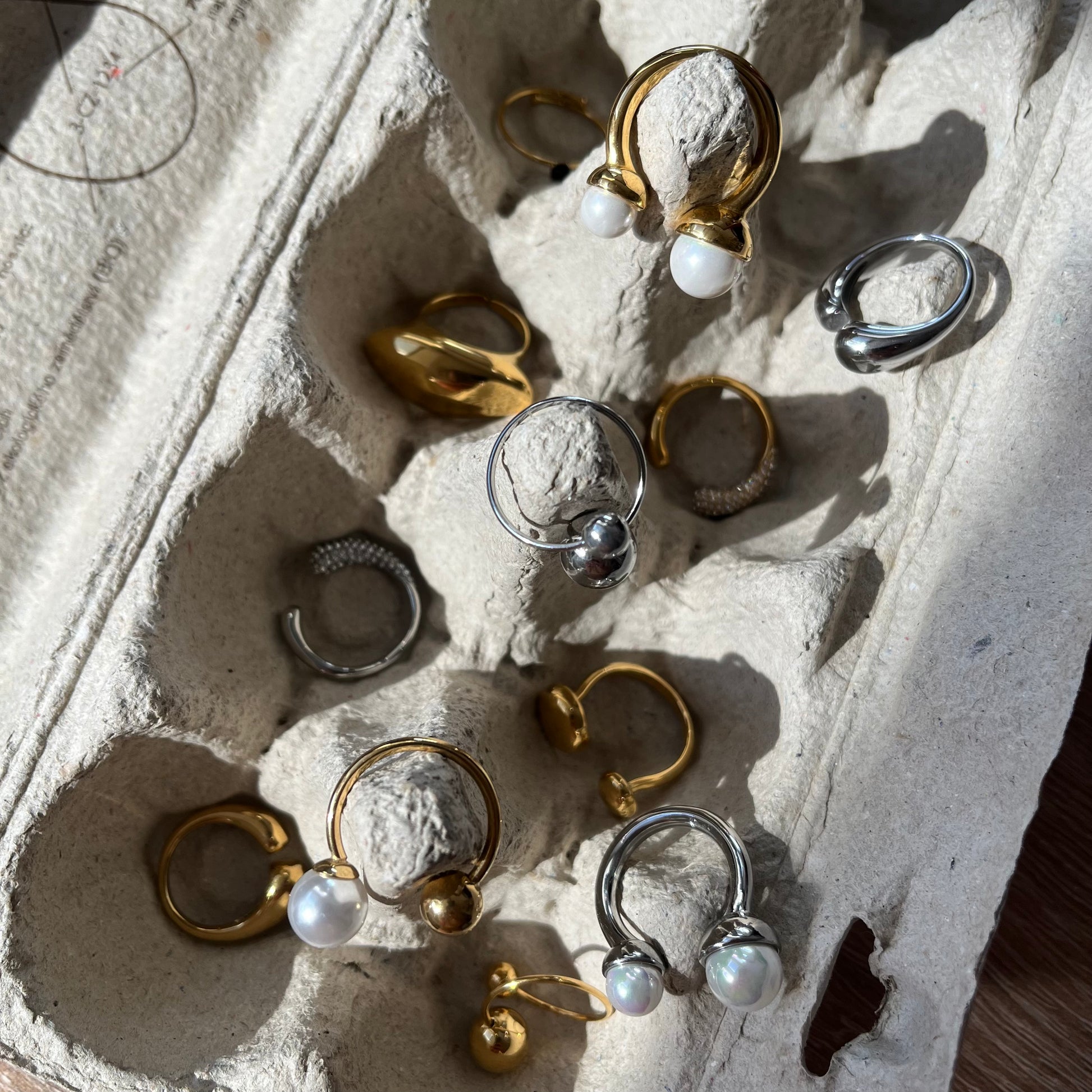 Perlové prsteny, Dámské prsteny s perlou, Prsten s perličkami, perlový prstýnek, stříbrný prsten s pravou perlou, Otevřený prsten s perlou, Prsten s říční perlou, stříbrný perlový prsten