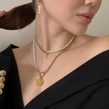 Dlouhý náhrdelník z pravých říčních perel a pozlaceného řetízku - MARYRASH