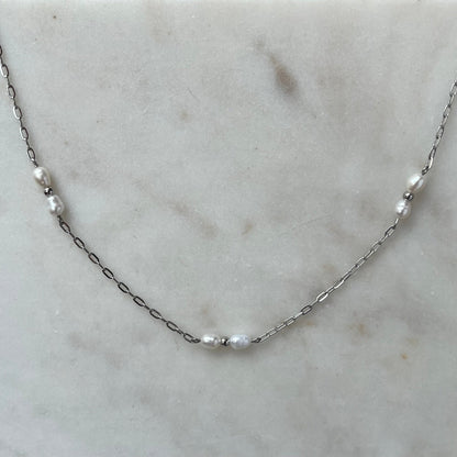 Jemný náhrdelník Lola s říčními perlami - MARYRASH