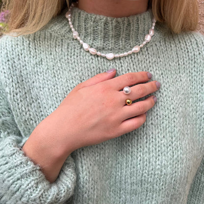 Otevřený perlový pozlacený prstýnek s perlami