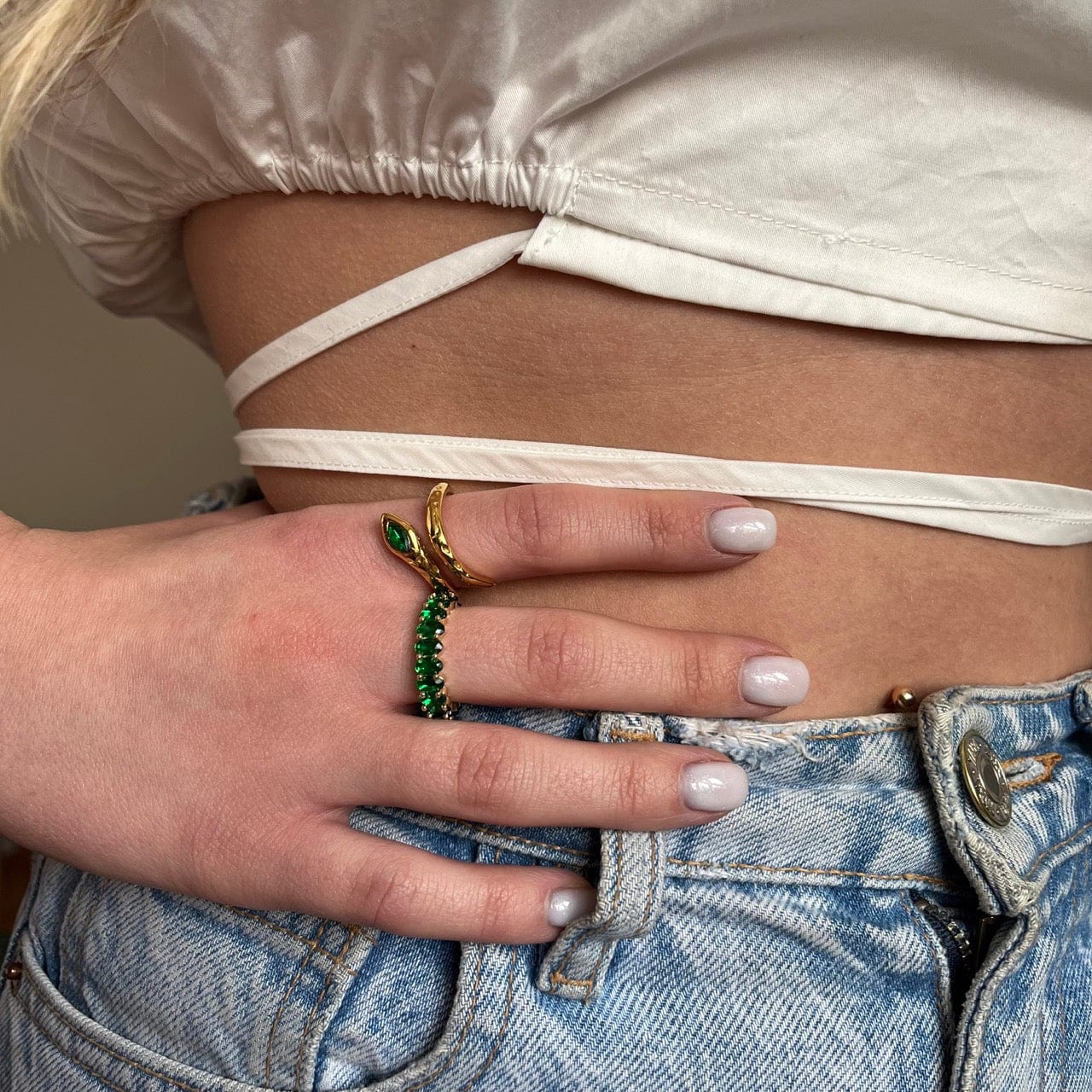 Pozlacený otevřený prsten s zelenými zirkony - MARYRASH